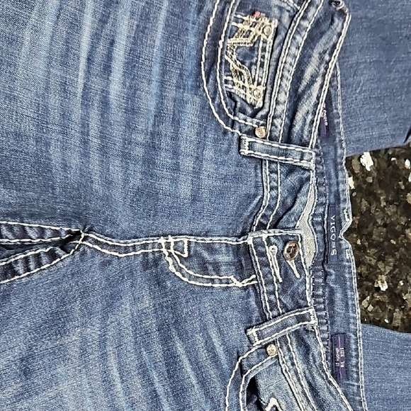 Gently Used Vigoss Dallas Capris - Picture 4 of 5